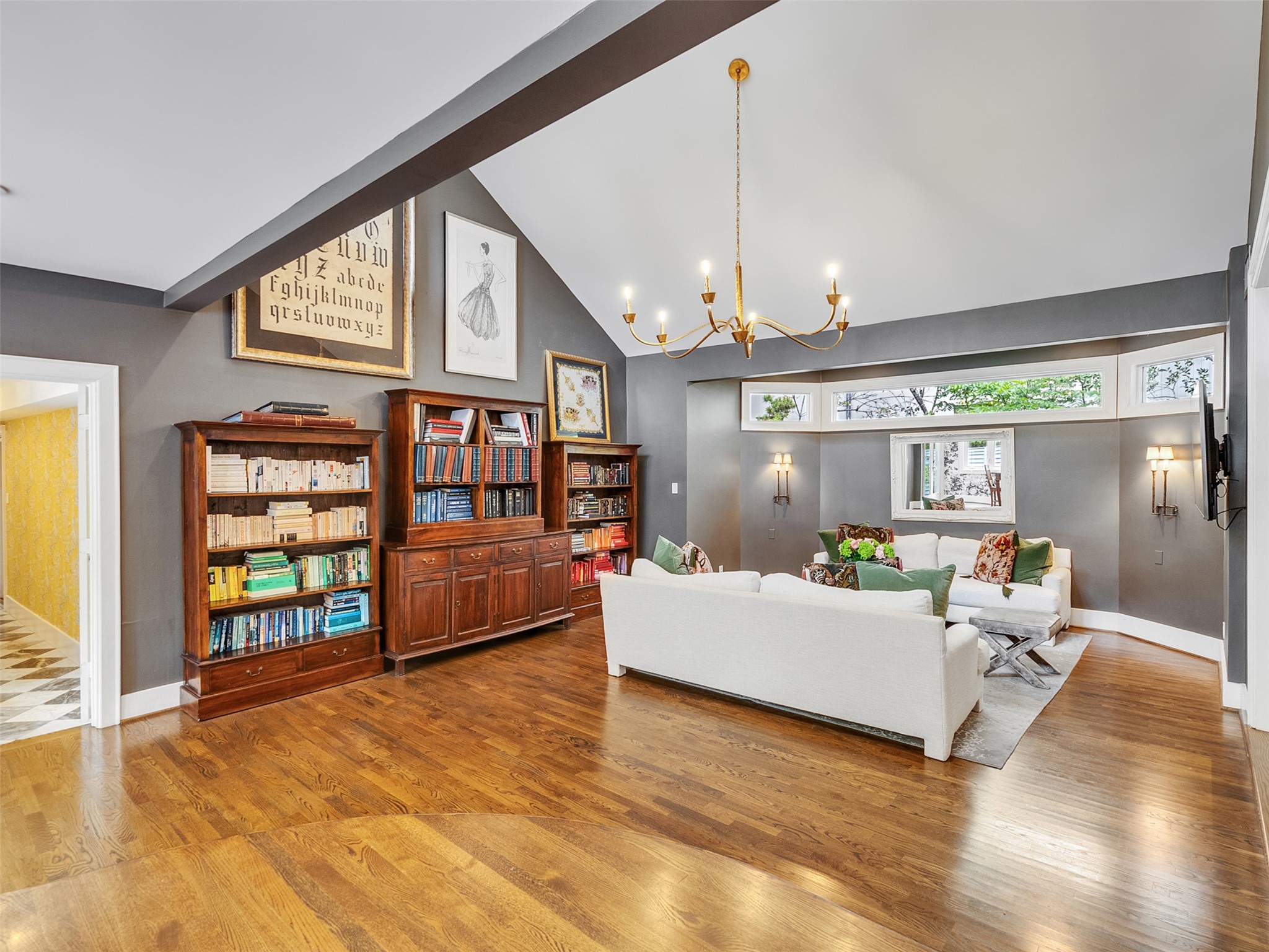 1836 Wroxton Road Houston, TX 77005 - Photo 16 of 42 Large family room in the center of the home.