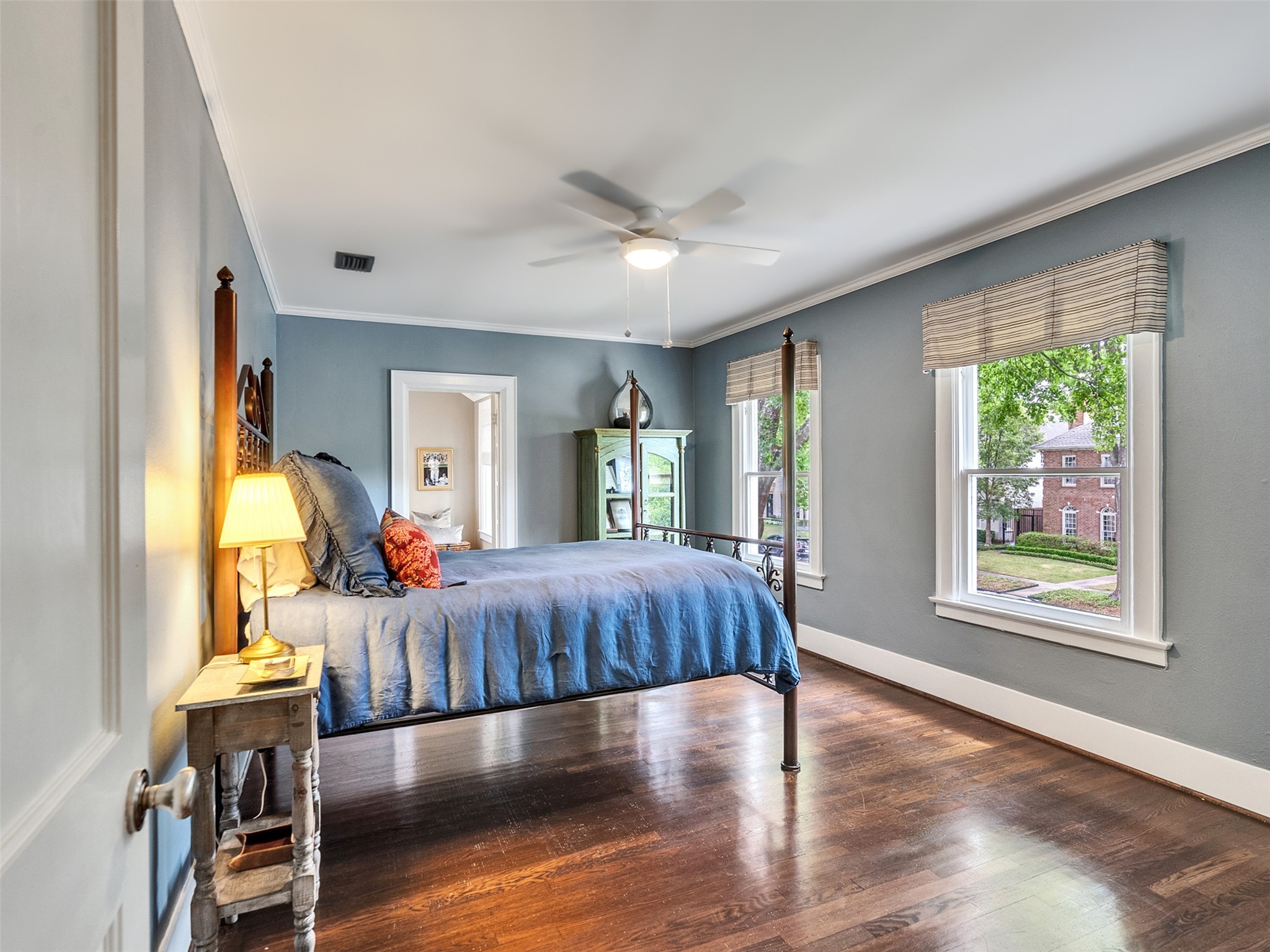 1836 Wroxton Road Houston, TX 77005 - Photo 24 of 42 Generous third bedroom was the original primary and has an ensuite full bath. Gorgeous light filled room.