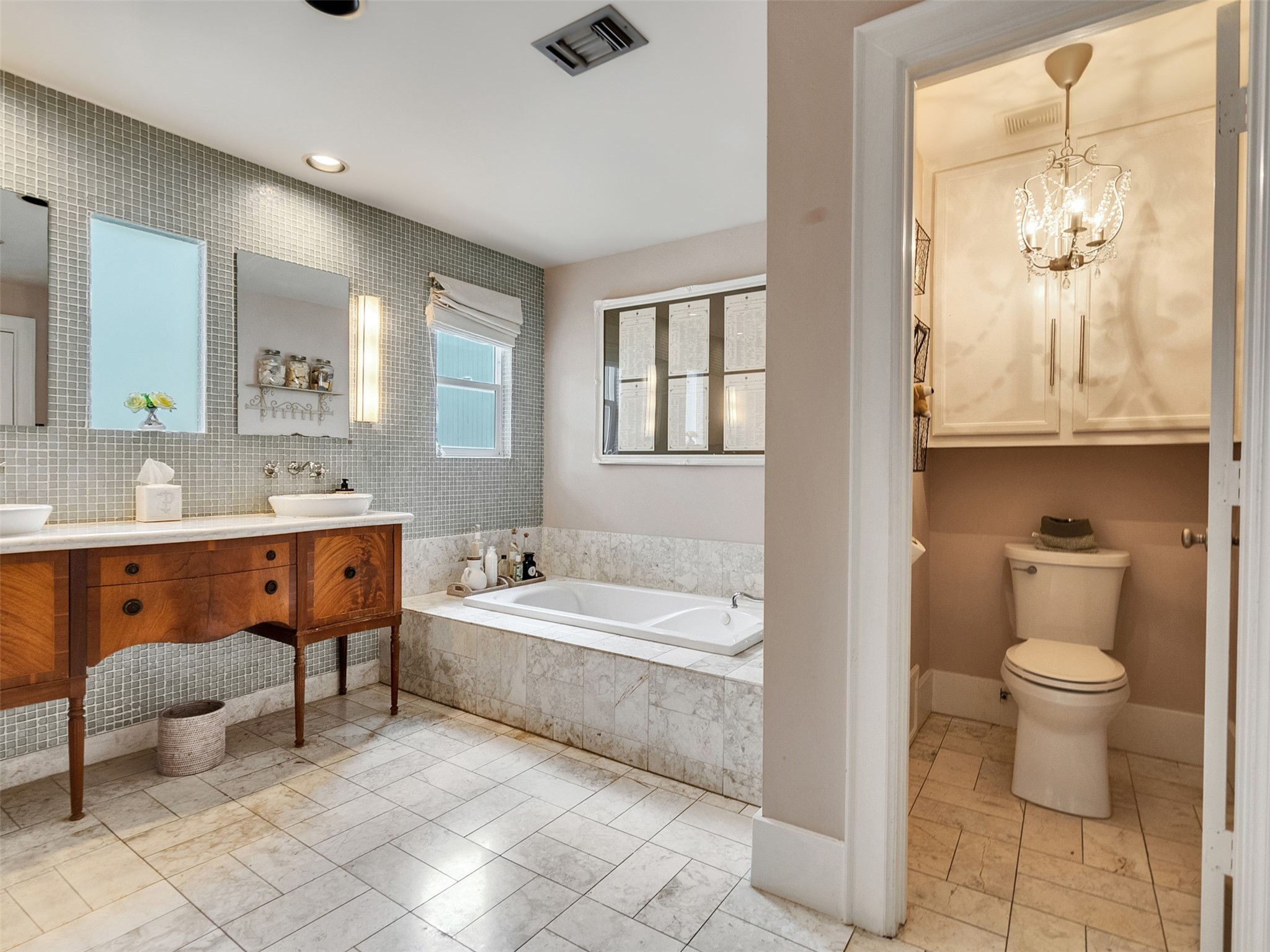 1836 Wroxton Road Houston, TX 77005 - Photo 31 of 42 Primary bath with separate water closet.