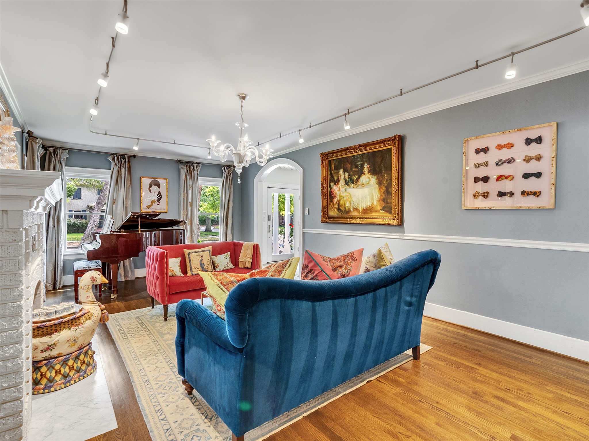1836 Wroxton Road Houston, TX 77005 - Photo 10 of 42 Formal living room looking towards the front entry.