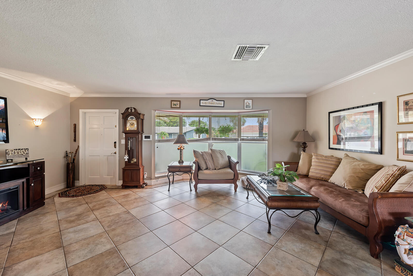 1940 Sharon Street Boca Raton, FL 33486 - Photo 2 of 36 2-JLRCahwMR7u8Dg5jEiqy_temp