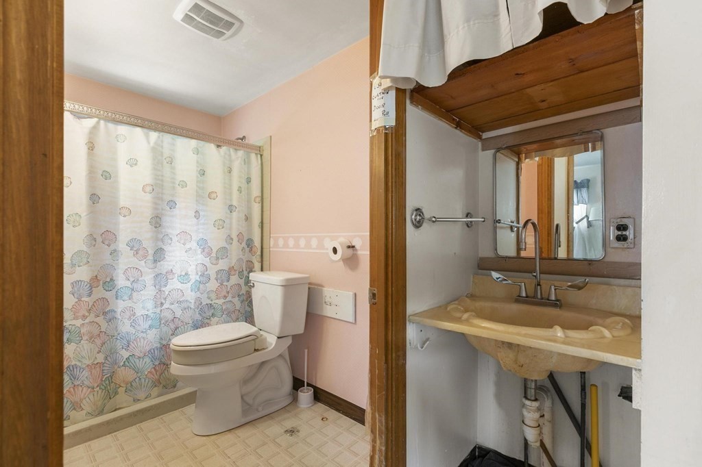 21 Lockwood Road Lynn, MA 01904 - Photo 17 of 30 Gallery Image 17
