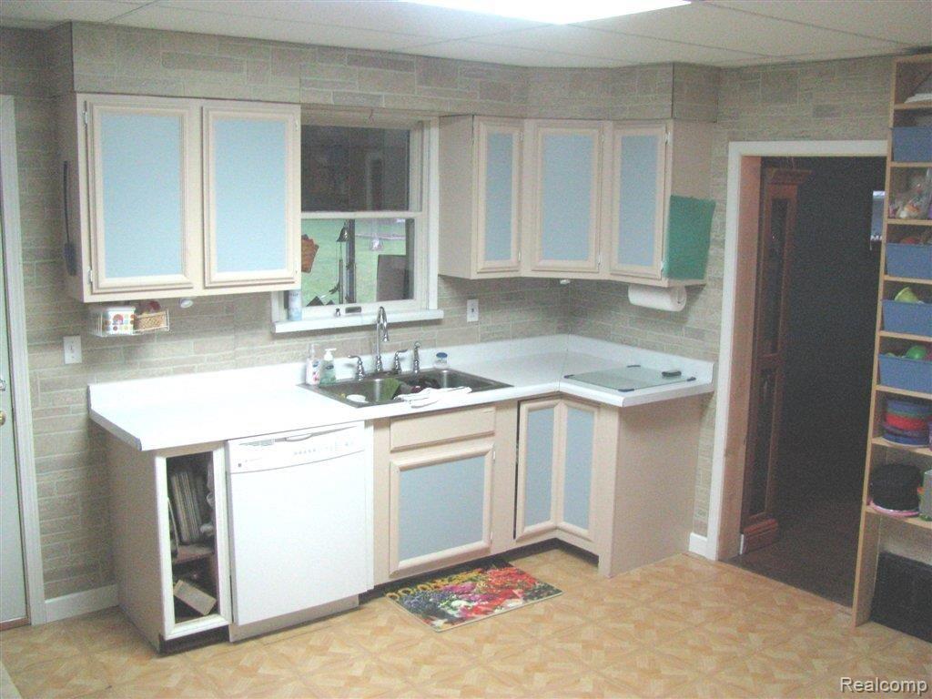 6474 Sheridan Road Flushing, MI 48433 - Photo 15 of 22 KITCHEN1.jpg