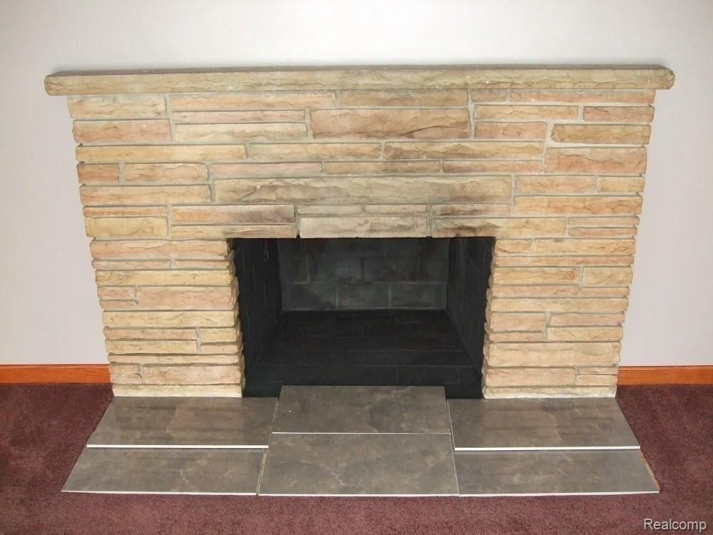 8125 Pelham Road Allen Park, MI 48101 - Photo 13 of 30 LIVING ROOM NATURAL FIREPLACE