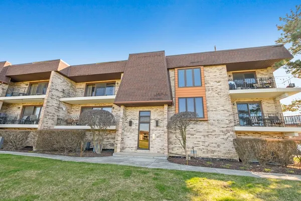 $234,900 | 15704 Deerfield Court, Unit 2N, Orland Park, IL 60462