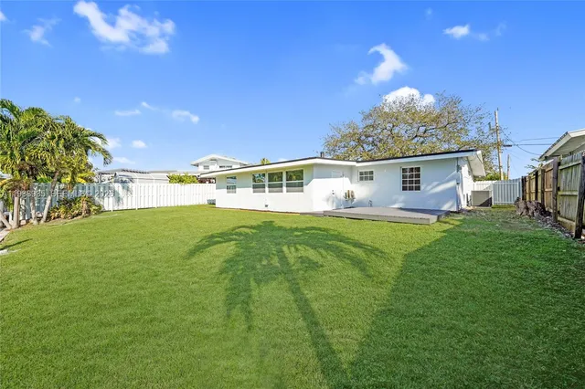 a view of an house with backyard space and balcony