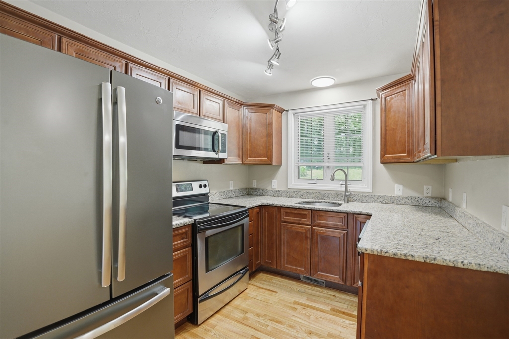 20 Duluth Street Worcester, MA 01604 - Photo 15 of 39