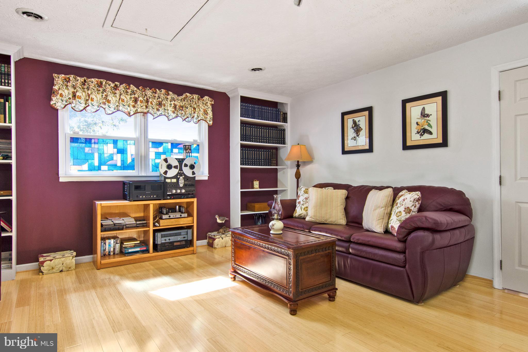8087 Ventnor Road Pasadena, MD 21122 - Photo 18 of 30 2nd level sitting room off Master BR