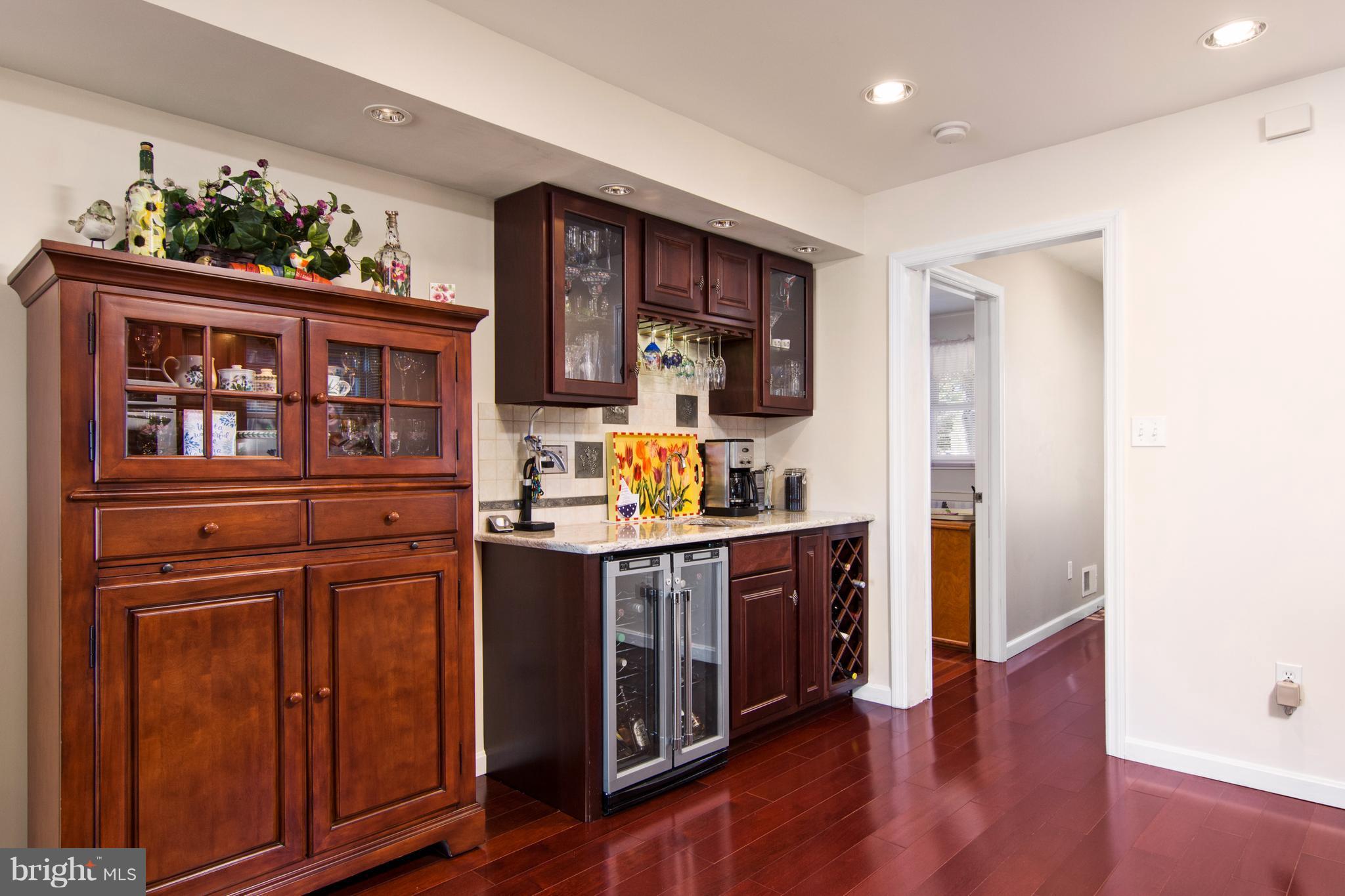 8087 Ventnor Road Pasadena, MD 21122 - Photo 9 of 30 Wet bar in kitchen
