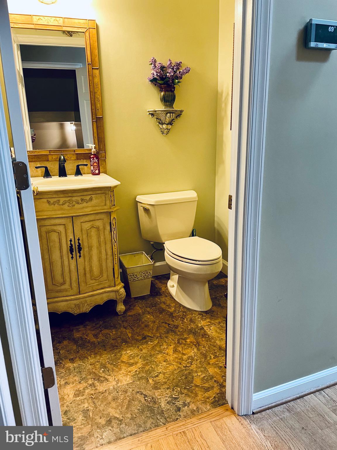 13160 Chestnut Fork Road Culpeper, VA 22701 - Photo 17 of 69 Main level half bath