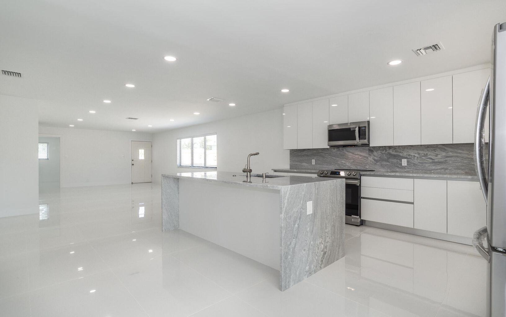 524 Northwest 53rd Street Boca Raton, FL 33487 - Photo 3 of 36 20210929223518328246000000-o