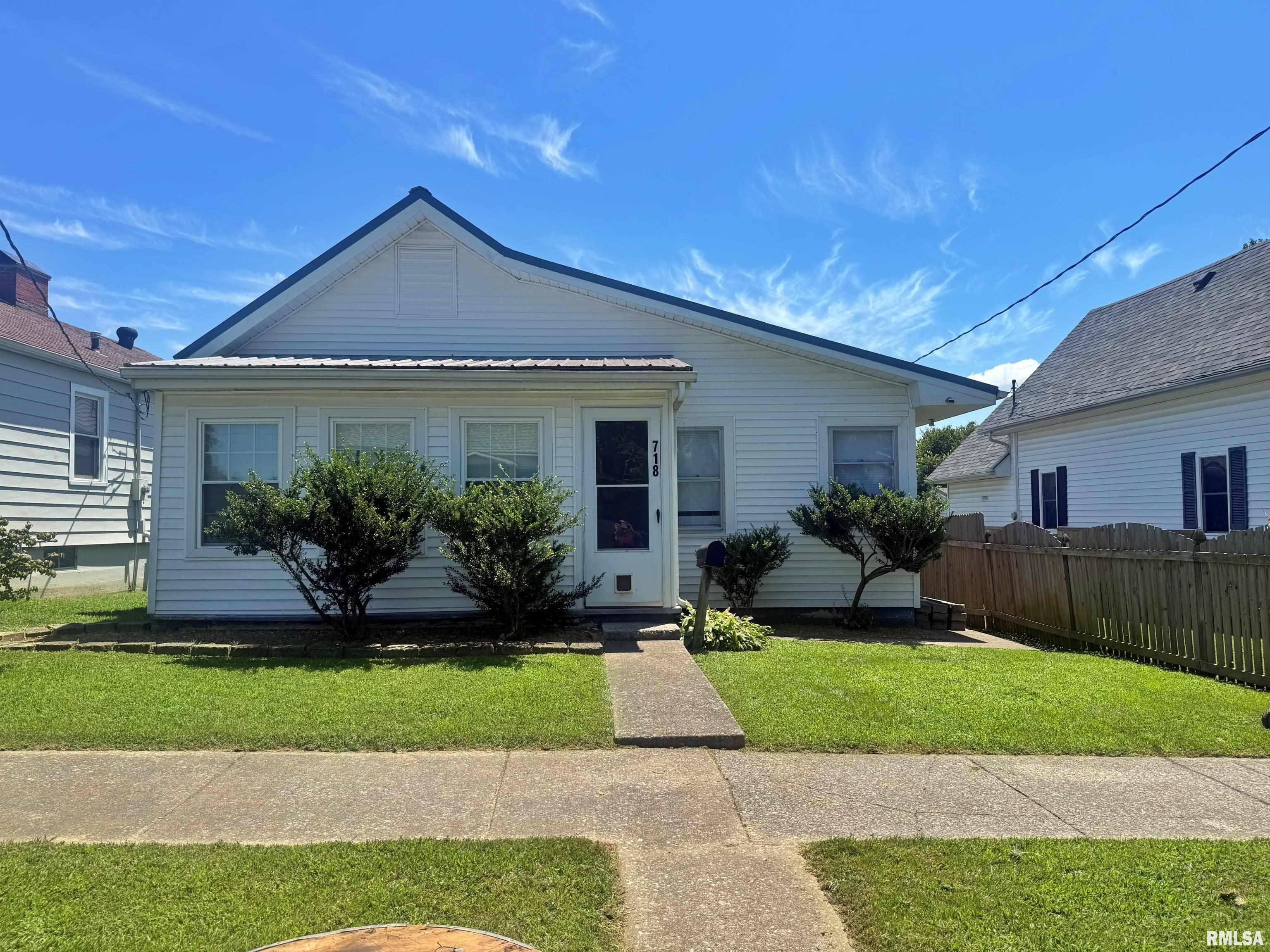 718 Girard Street Metropolis, IL 62960 - Photo 2 of 23