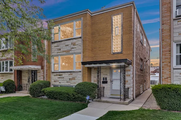 $2,450 | 5420 North Central Avenue, Unit 2, Chicago, IL 60630