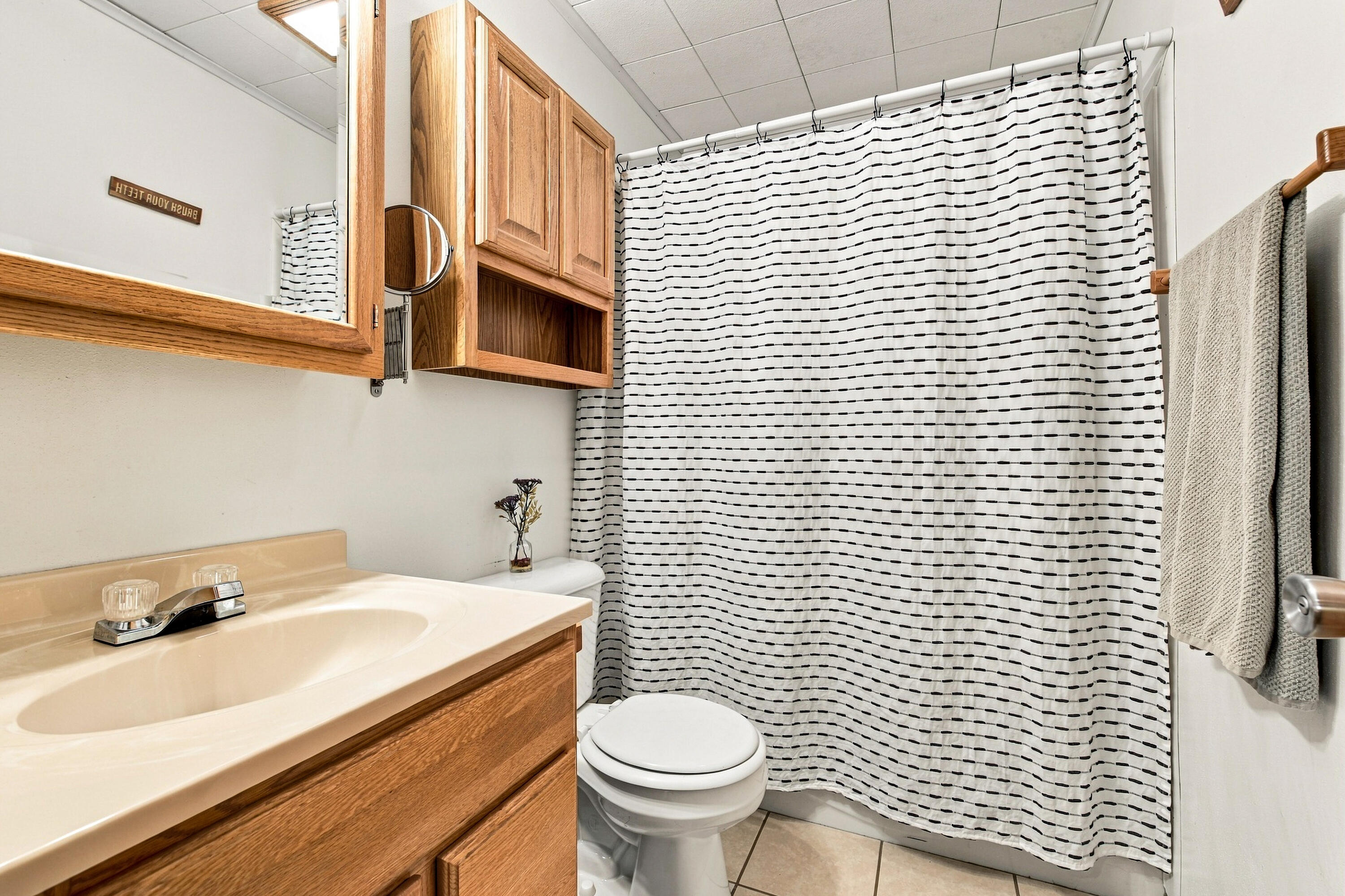 N8092 Marsh Road Troy, WI 53120 - Photo 23 of 43 Main-level full bath