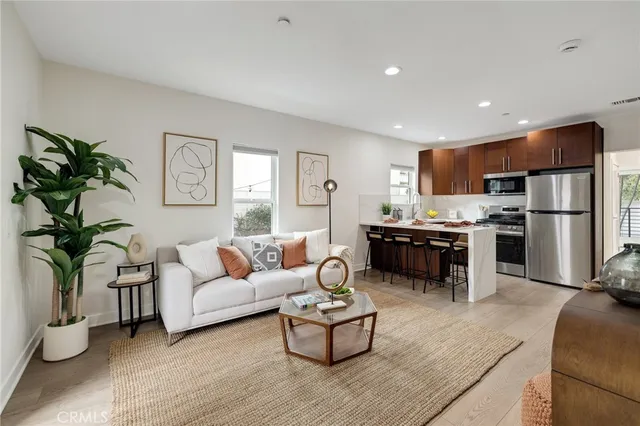 $1,499,000 | 724 San Miguel Avenue, Venice, CA 90291