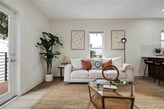 $1,499,000 | 724 San Miguel Avenue, Venice, CA 90291