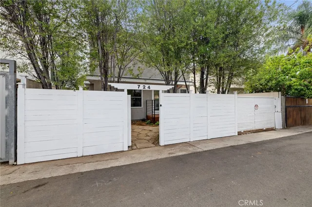 $1,499,000 | 724 San Miguel Avenue, Venice, CA 90291