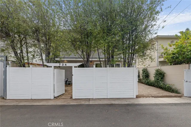 $1,499,000 | 724 San Miguel Avenue, Venice, CA 90291