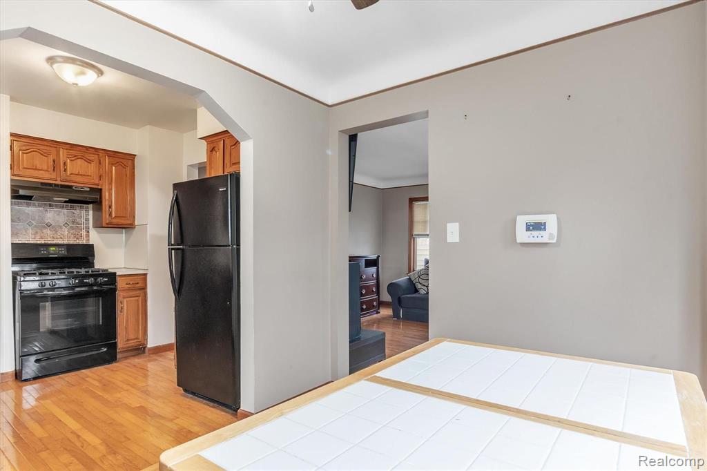 7535 Sterling Street Center Line, MI 48015 - Photo 11 of 48