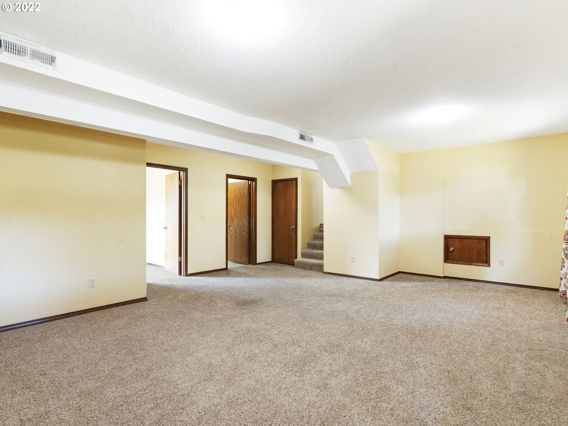 18045 Davis Street Sandy, OR 97055 - Photo 22 of 27 an empty room with windows
