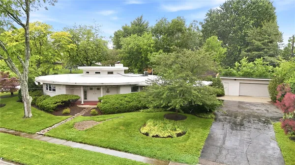 $385,000 | 2501 Parklawn Drive, Kettering, OH 45440