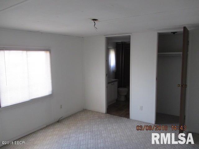 132 North Irvington Road Centralia, IL 62801 - Photo 8 of 17 Gallery Image 8