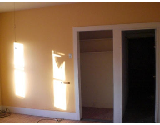 11 Russell Street Worcester, MA 01609 - Photo 3 of 13 Gallery Image 3