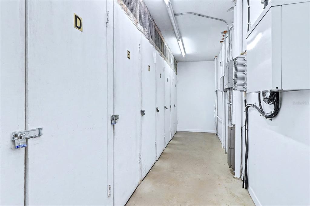 17400 Gulf Boulevard, Unit H2 Redington Shores, FL 33708 - Photo 25 of 36 a view of hallway