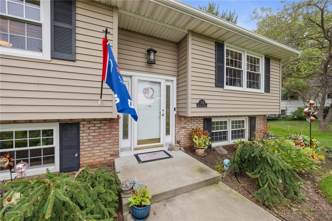 754 Pinnacle Road Henrietta, NY 14534 - Photo 4 of 39 Entry area!