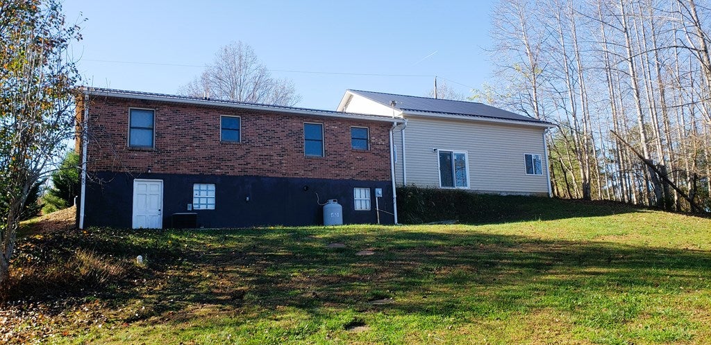 3139 Heidelbach School Road Stuart, VA 24171 - Photo 5 of 36 Gallery Image 5