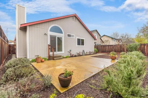 $739,000 | 106 Crickett Court, Windsor, CA 95492