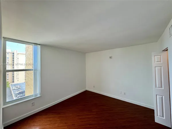$2,300 | 2020 Northeast 135th Street, Unit 810, North Miami, FL 33181