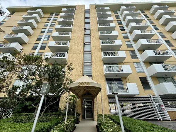 $2,300 | 2020 Northeast 135th Street, Unit 810, North Miami, FL 33181