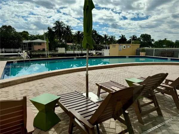 $2,300 | 2020 Northeast 135th Street, Unit 810, North Miami, FL 33181
