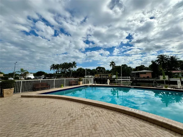 $2,300 | 2020 Northeast 135th Street, Unit 810, North Miami, FL 33181