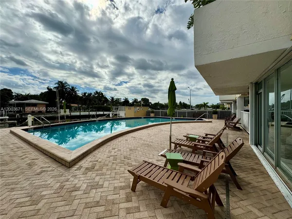 $2,300 | 2020 Northeast 135th Street, Unit 810, North Miami, FL 33181