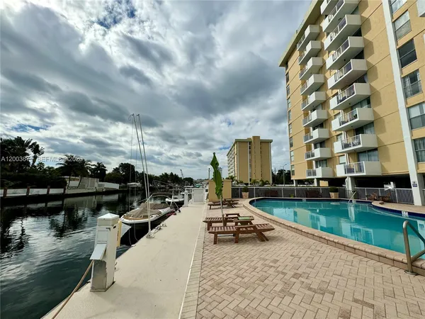 $2,300 | 2020 Northeast 135th Street, Unit 810, North Miami, FL 33181