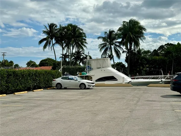 $2,300 | 2020 Northeast 135th Street, Unit 810, North Miami, FL 33181