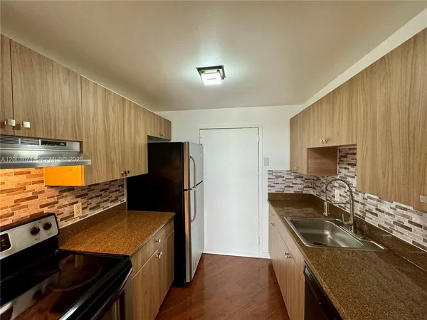 $2,300 | 2020 Northeast 135th Street, Unit 810, North Miami, FL 33181