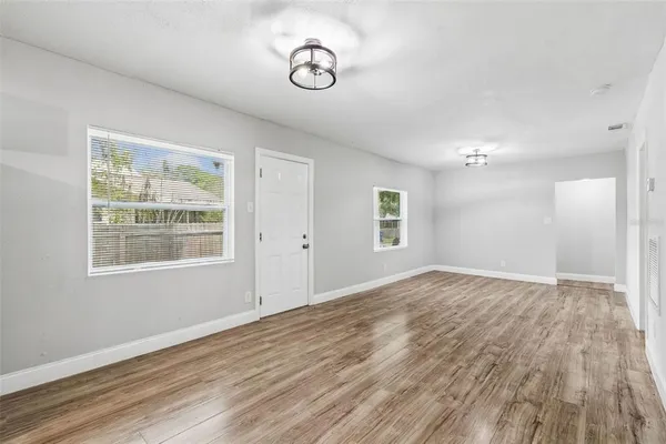 $2,200 | 8008 North 12th Street, Tampa, FL 33604