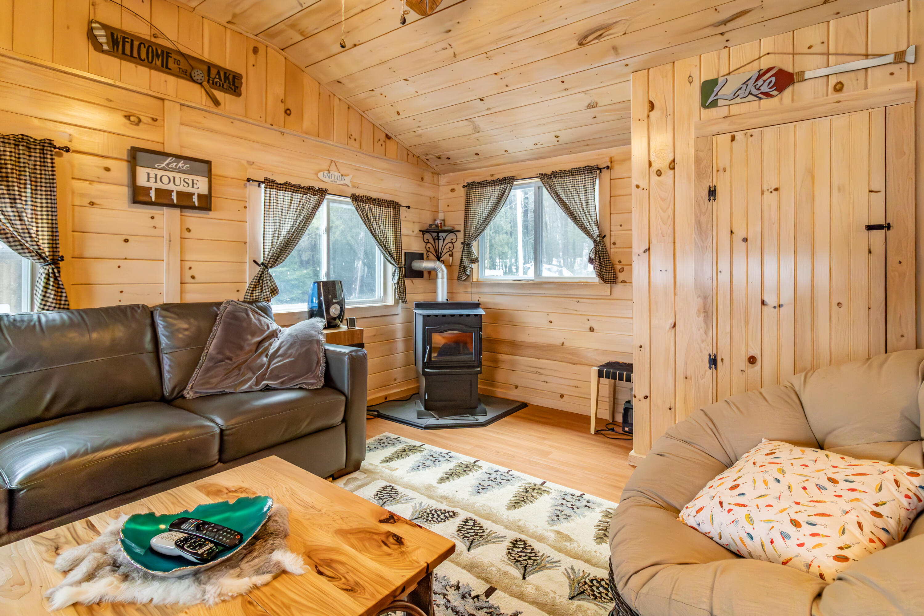 380 Cedar Lake Road Millinocket, ME 04462 - Photo 27 of 47 380 Cedar Lake Road Interiors-14