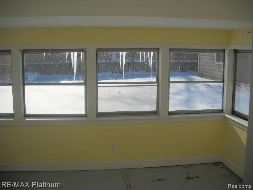 4769 Cass Elizabeth Road Waterford, MI 48327 - Photo 15 of 18 DSCN0015.jpg