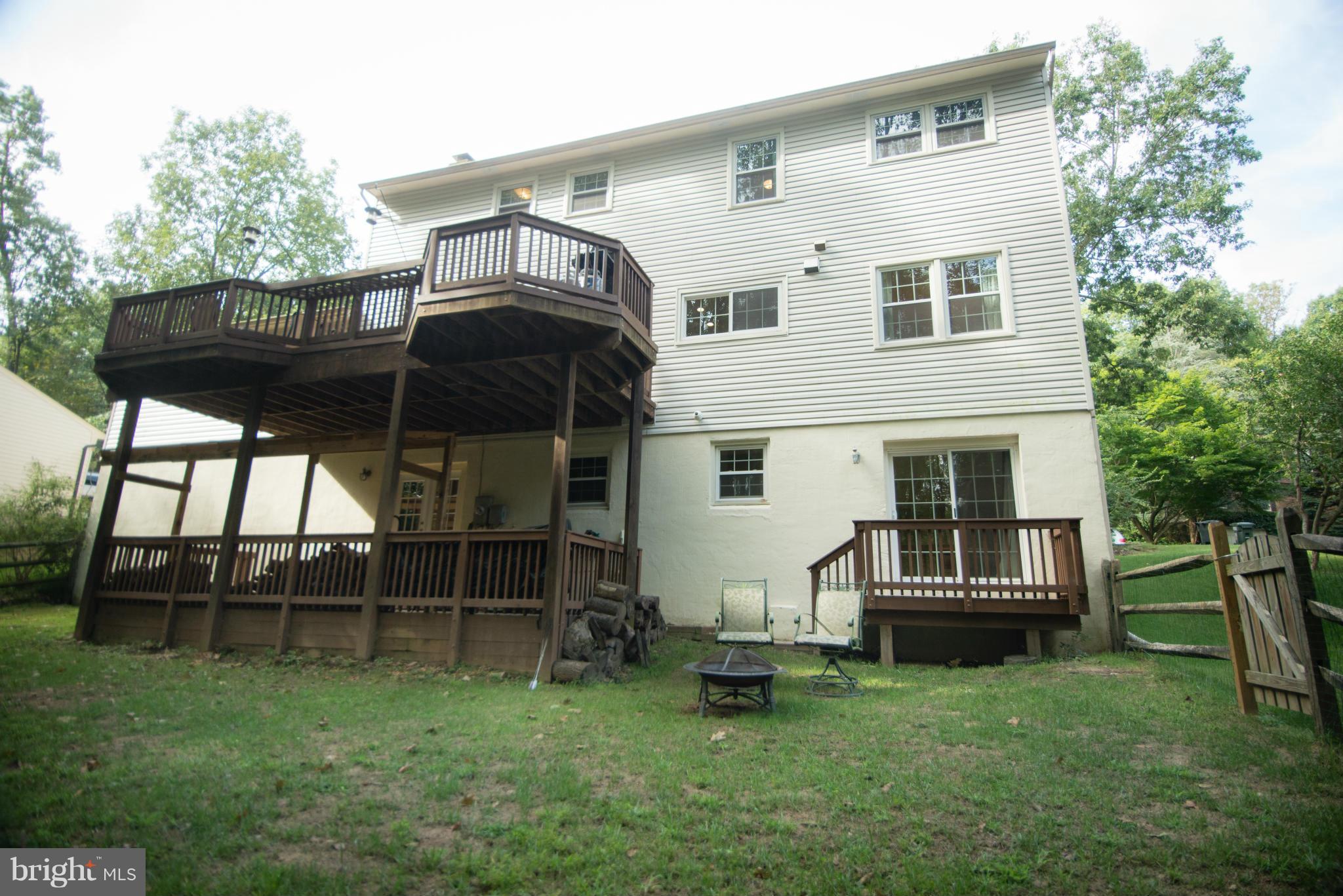 10716 Cross School Road Reston, VA 20191 - Photo 27 of 30 Exterior (Rear)
