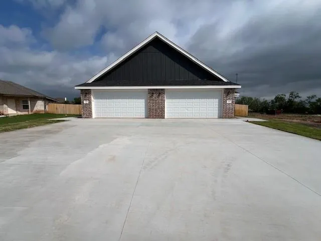 $2,395 | 142 Pedernales, Abilene, TX 79606