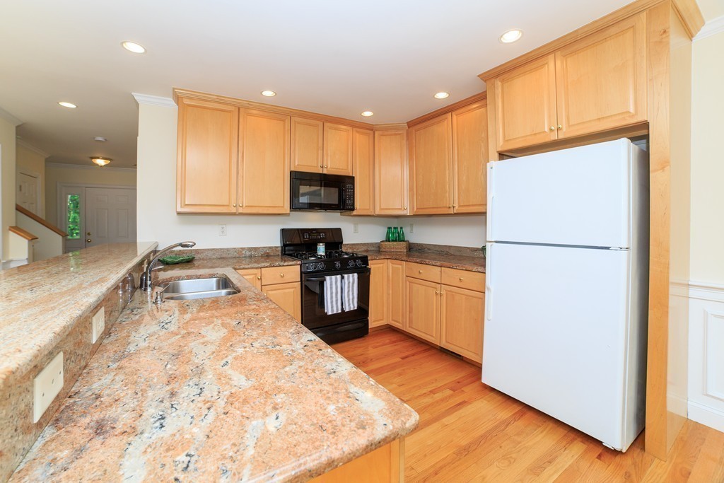 54 Beaconwood Road, Unit 2 Newton, MA 02461 - Photo 8 of 30 Gallery Image 8