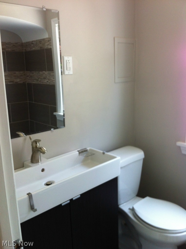 3455 Doris Road Cleveland, OH 44111 - Photo 12 of 22 Gallery Image 12
