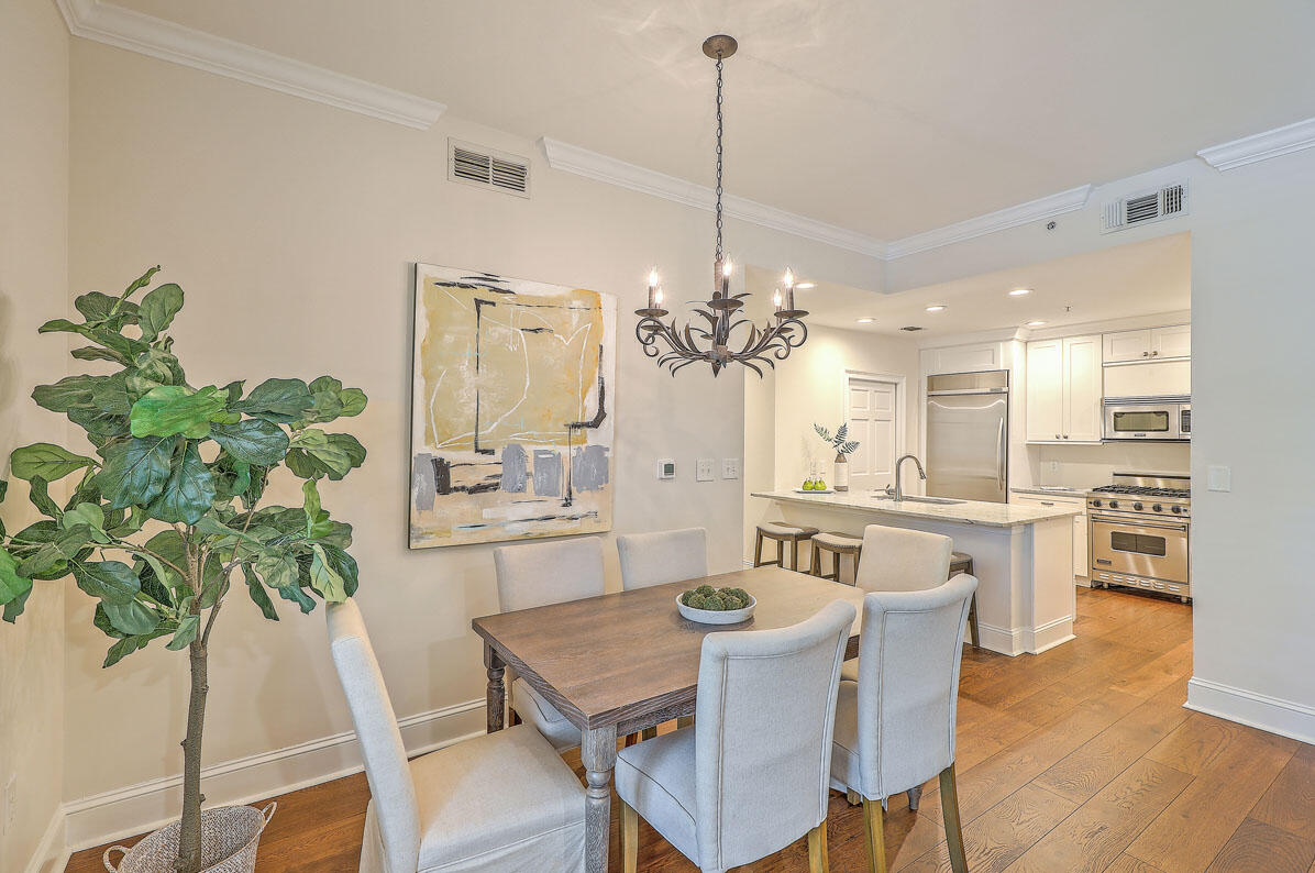498 Albemarle Road, Unit 213 Charleston, SC 29407 - Photo 3 of 37 498 Albemarle Road 213 dining area
