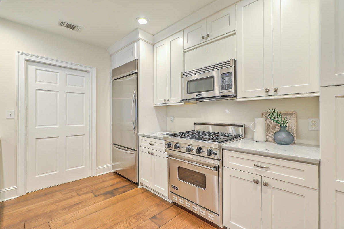 498 Albemarle Road, Unit 213 Charleston, SC 29407 - Photo 6 of 37 498 Albemarle Road 213 kitchen
