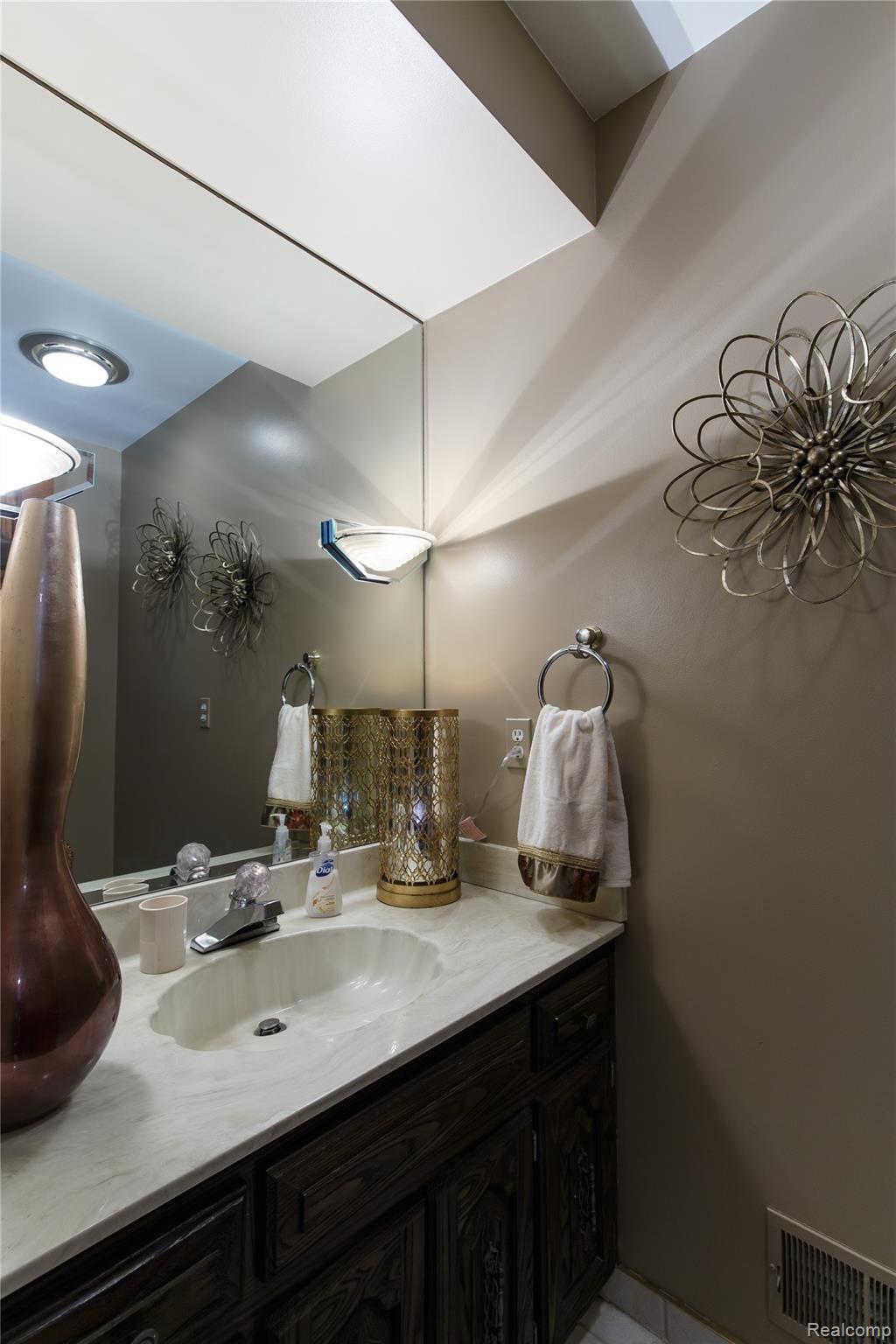 4233 Chicago Road Warren, MI 48092 - Photo 11 of 33 Chicago_4233_HalfBath.jpg