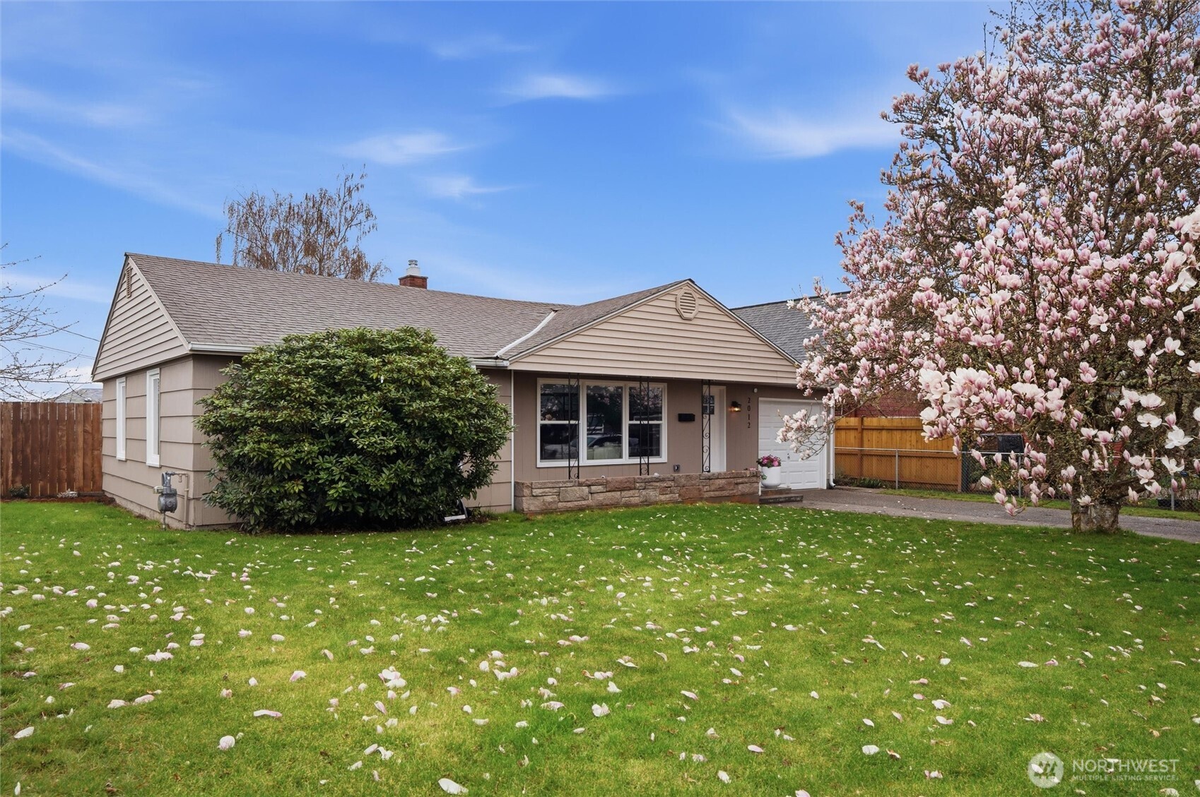 2012 Nipsic Avenue Bremerton, WA 98310 - Photo 2 of 26